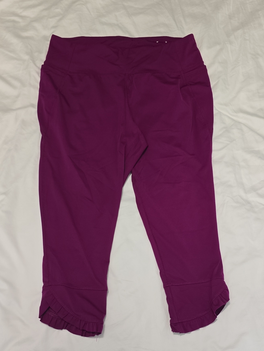 Livi Active Fuschia Ruffle Hem Capri Leggings